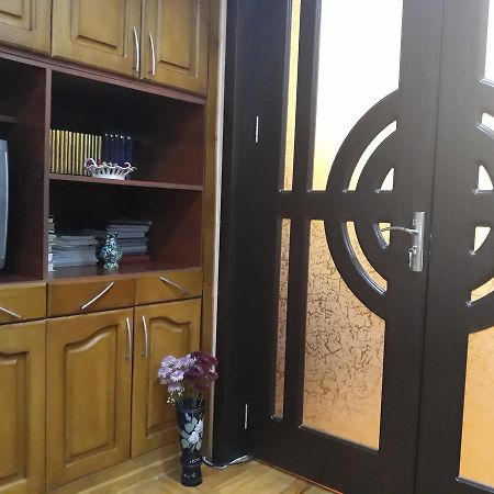 Madona'S House Apartment Batumi Luaran gambar
