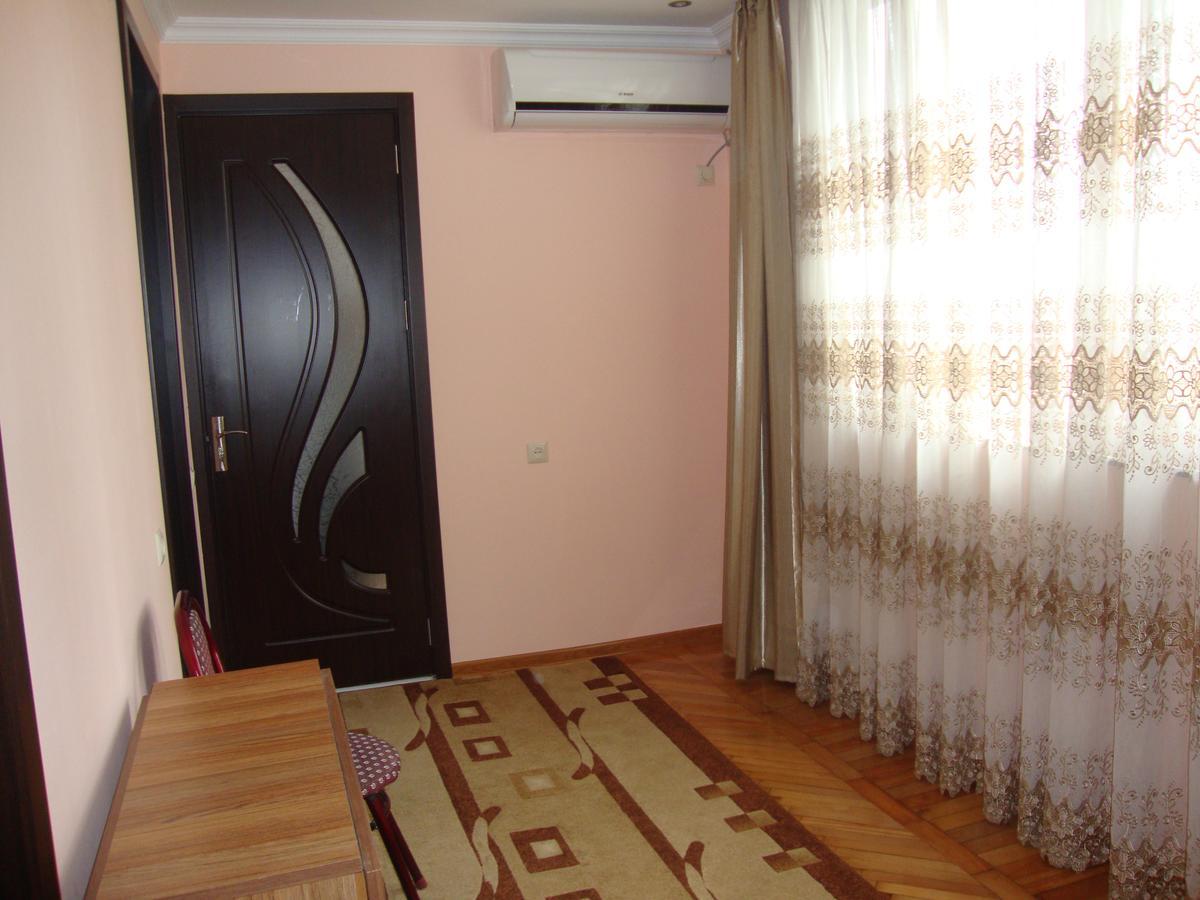 Madona'S House Apartment Batumi Luaran gambar
